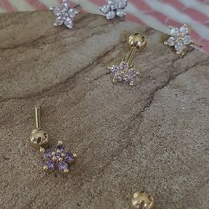 SOLD🚫SOLD🚫CZ Flower Studs Bundle